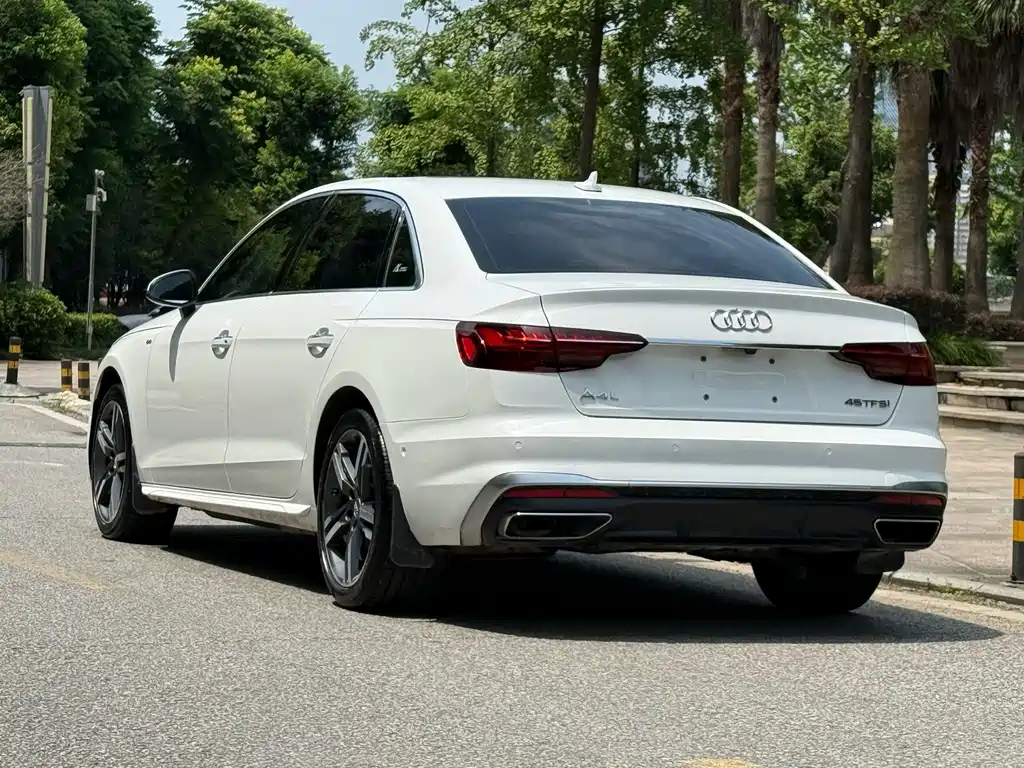 Audi A4L 2021