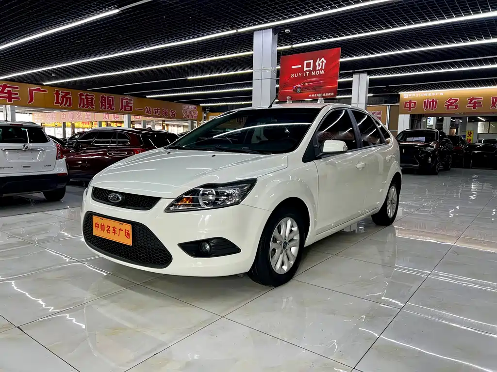 Ford Focus 2014 — фото 1