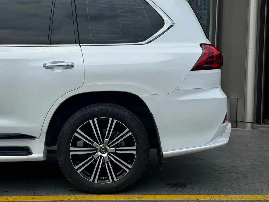 Lexus LX 2019 — фото 10