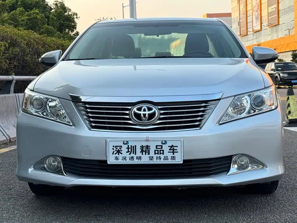 Toyota Camry 2014 — фото 2
