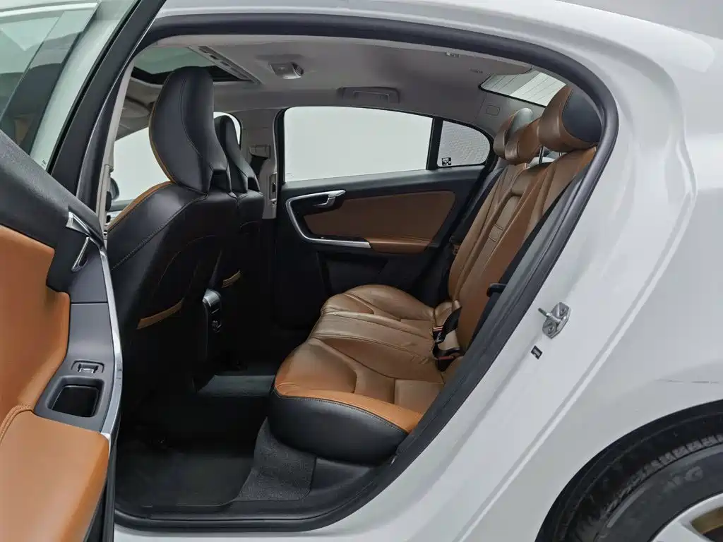 Volvo S60 2017 — фото 15