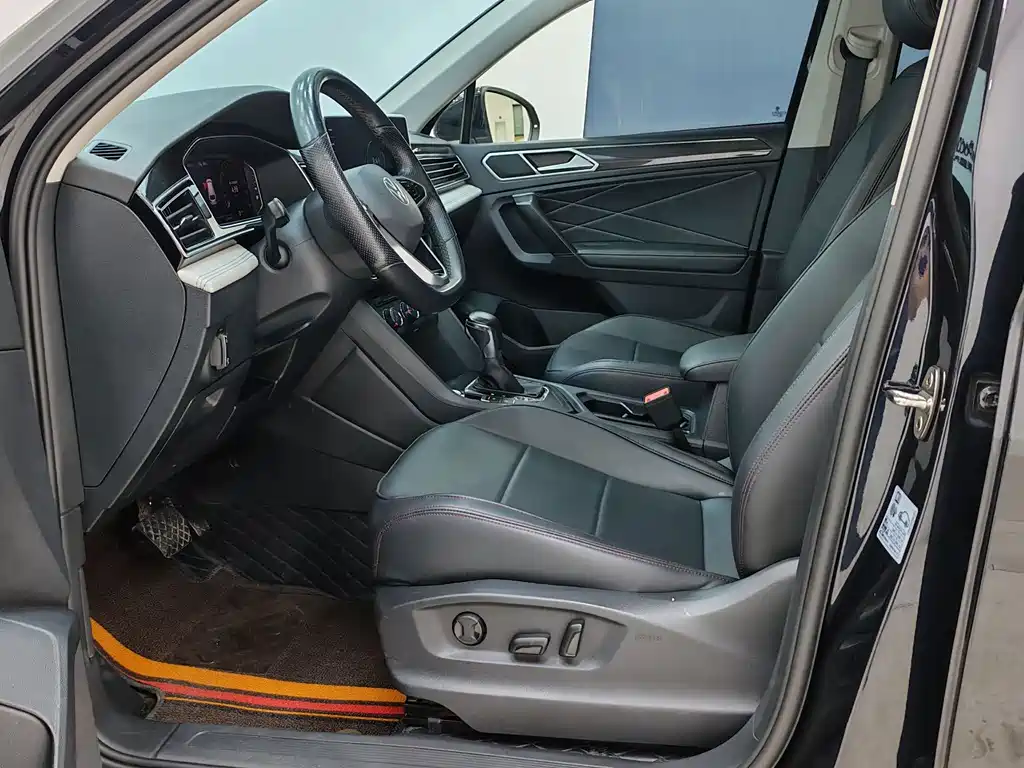Volkswagen Tiguan L 2023 — фото 8