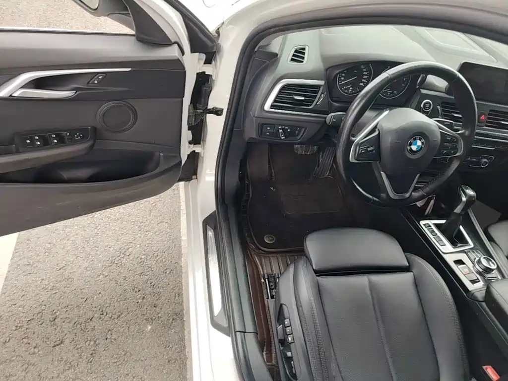 BMW 1 Series 2017 — фото 16