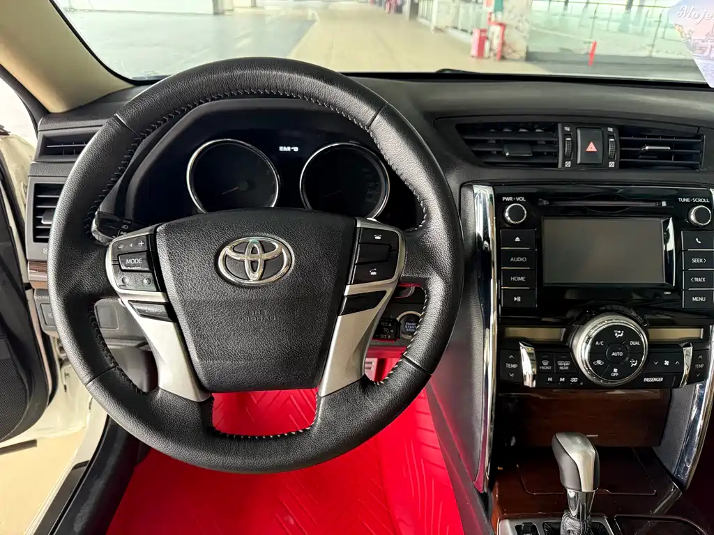 Toyota Reiz 2015 — фото 9