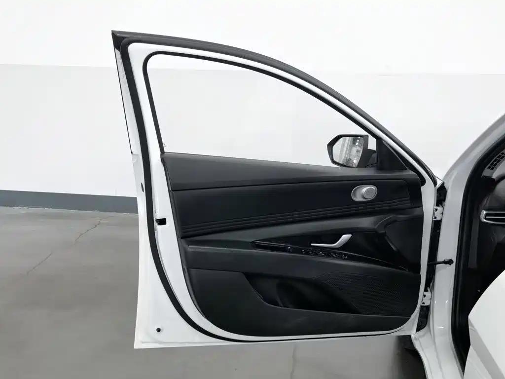 Hyundai Elantra 2022 — фото 8