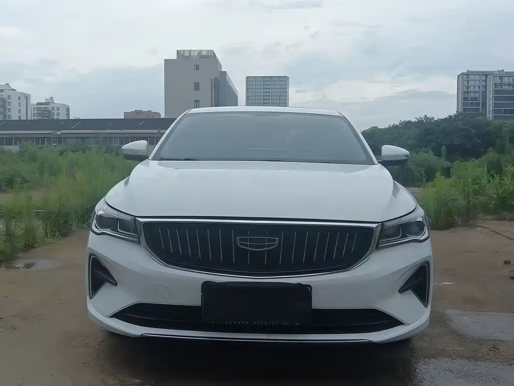 Geely Emgrand 2021