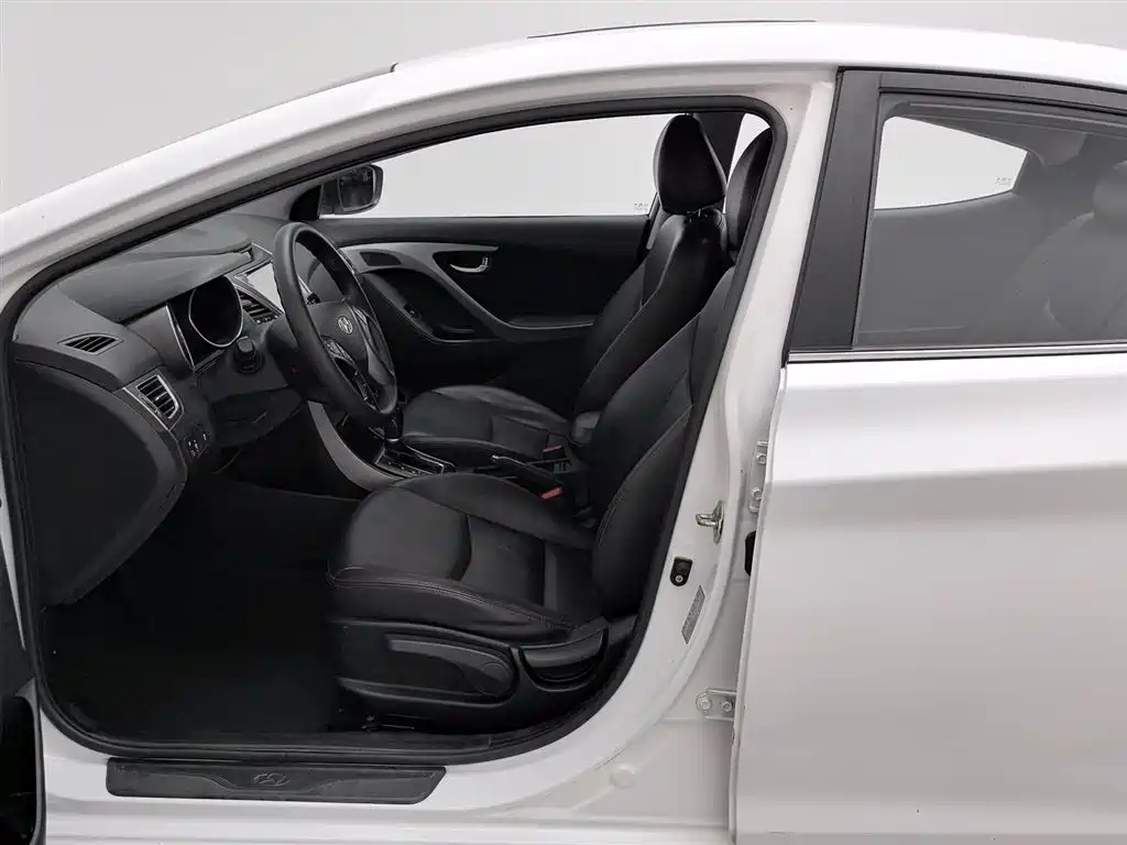 Hyundai Elantra Langdong 2018 — фото 10