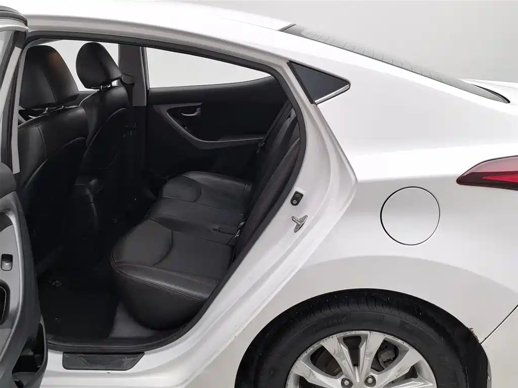 Hyundai Elantra Langdong 2018 — фото 15