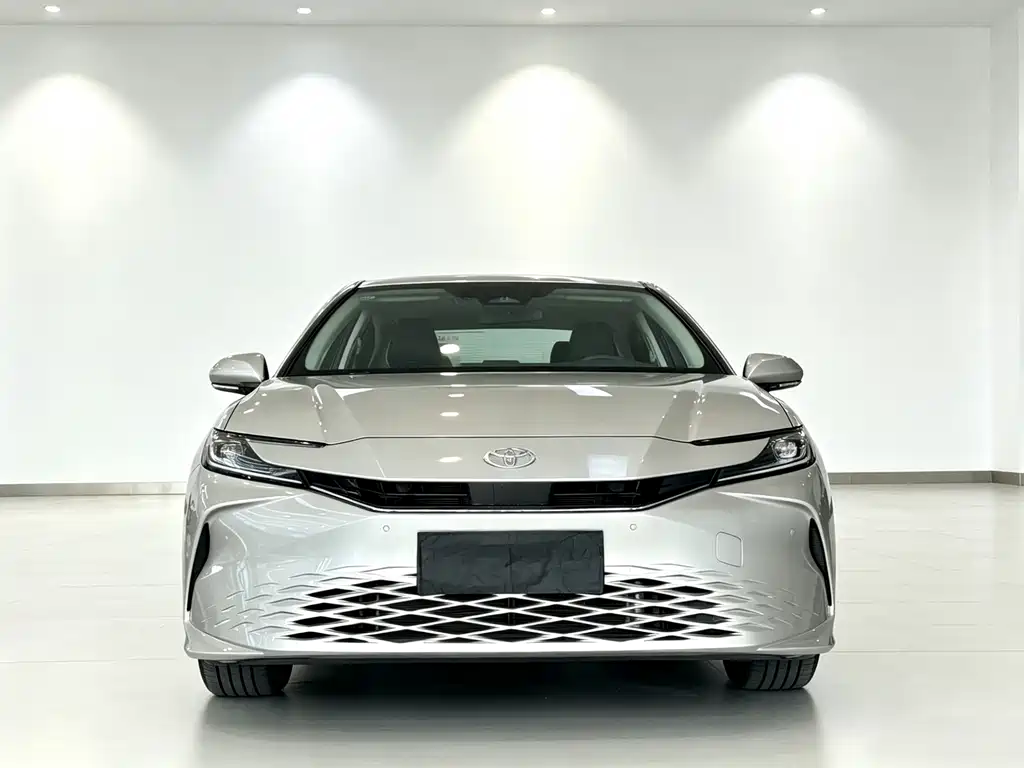 Toyota Camry 2024 — фото 3
