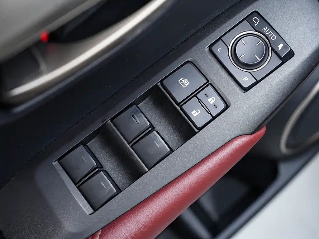 Lexus NX 2015 — фото 15