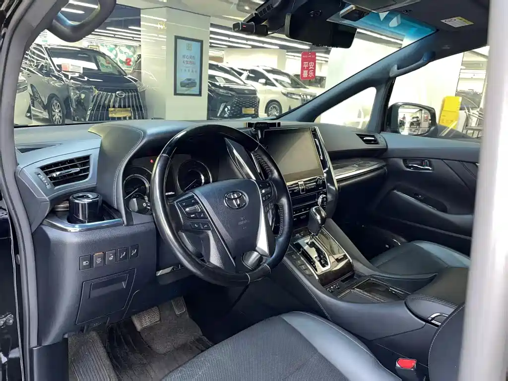 Toyota Vellfire 2020 — фото 12
