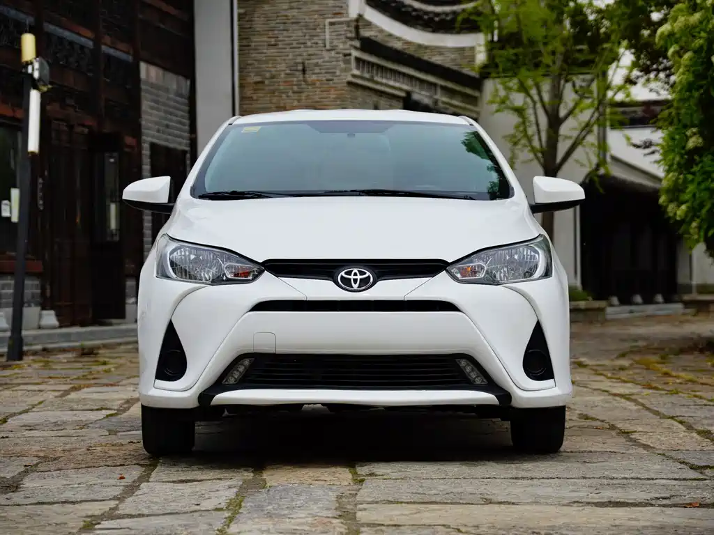 Toyota Yaris L 2022 — фото 2