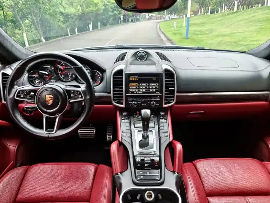 Porsche Cayenne 2015 — фото 9