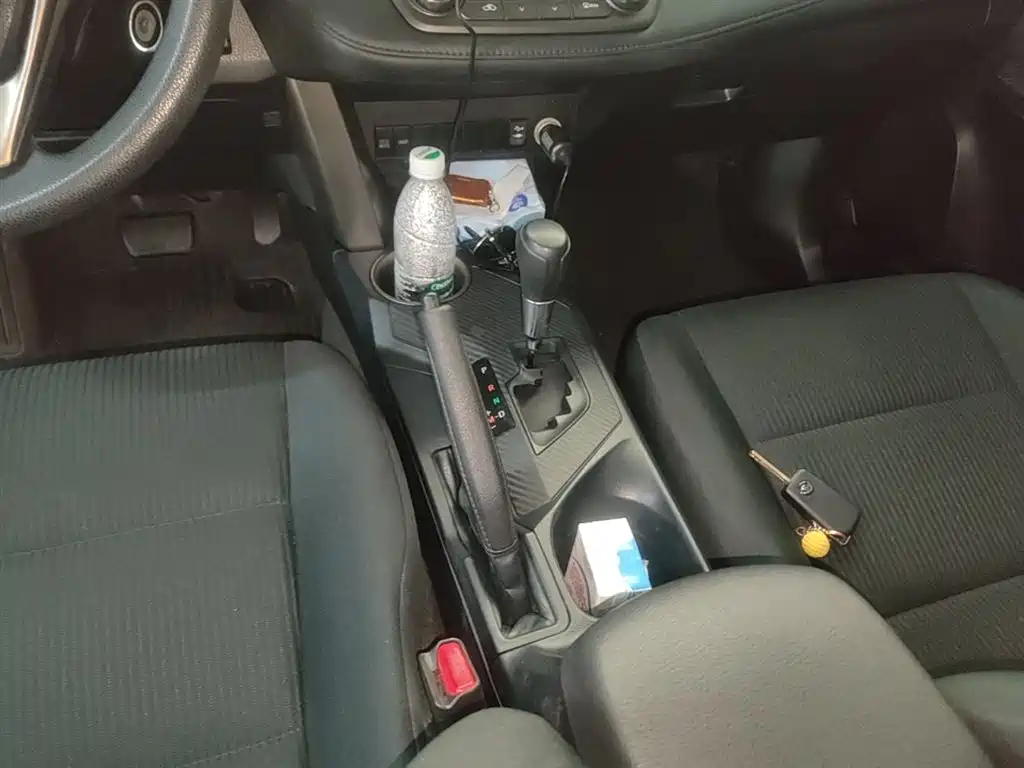 Toyota RAV4 2015 — фото 14