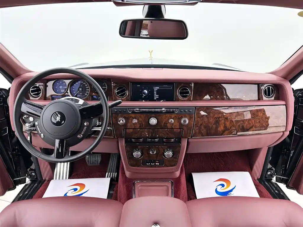 Rolls-Royce Phantom 2014 — фото 16