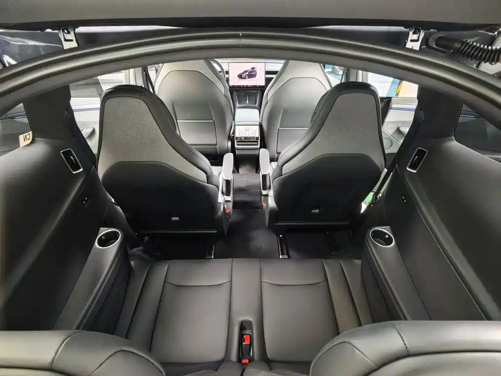 Tesla Model Y L 2025 — фото 19