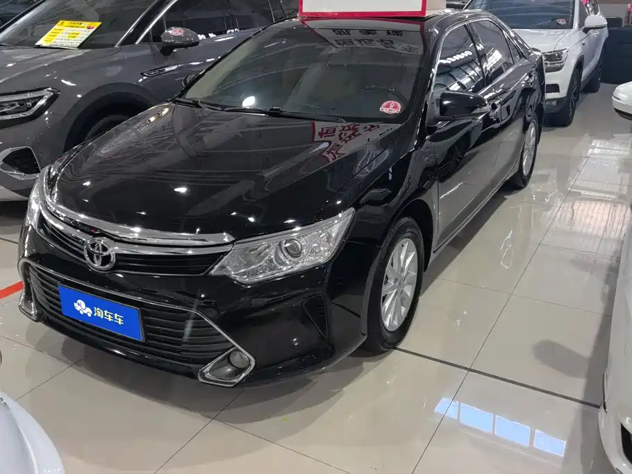 Toyota Camry 2015 — фото 1