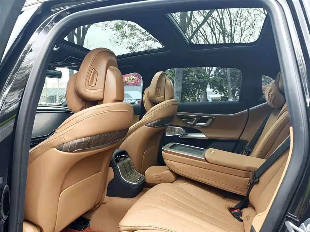 Mercedes-Benz E-Class 2025 — фото 10