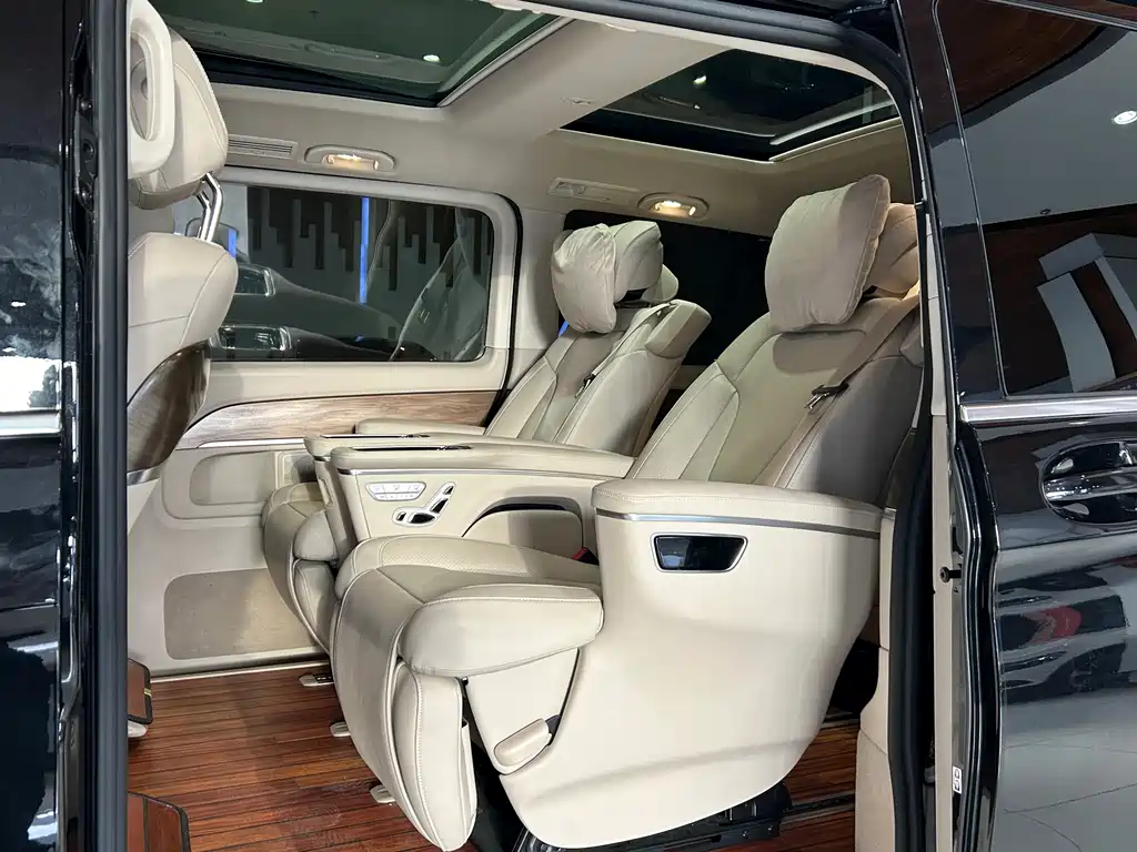 Mercedes-Benz V-Class 2021 — фото 16