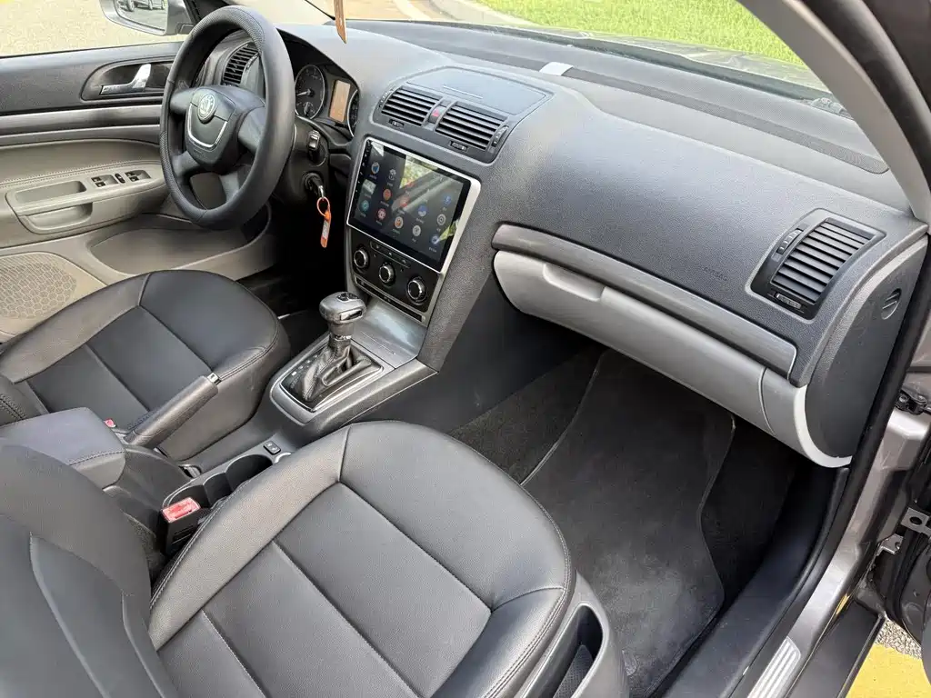 Skoda Octavia 2013 — фото 11