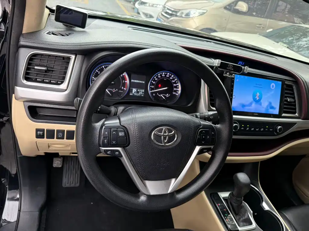Toyota Highlander 2016 — фото 9