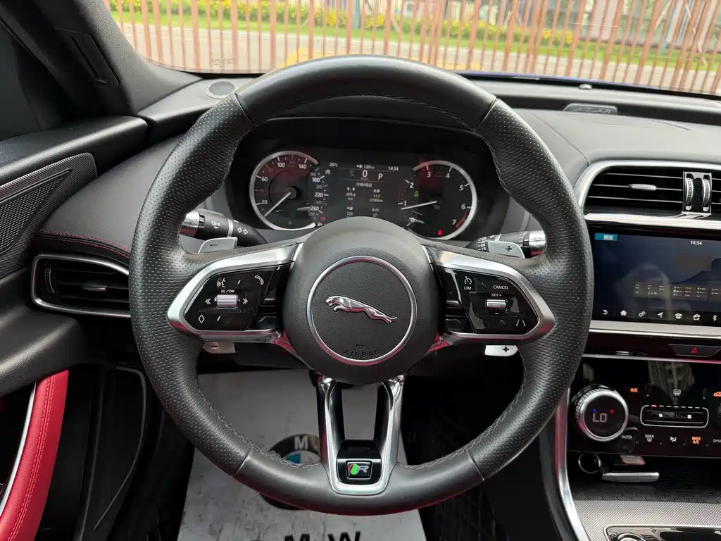 Jaguar XEL 2021 — фото 11