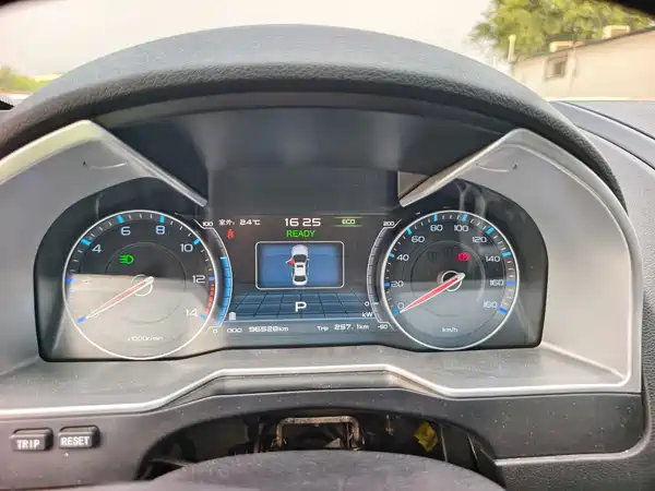 Geely Emgrand New Energy 2016