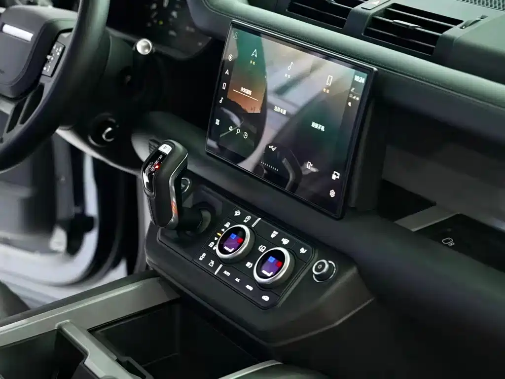 Land Rover Defender 2025 — фото 15
