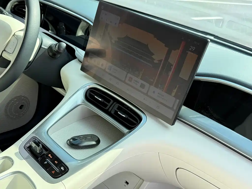 Geely Galaxy Starwish 2025 — фото 15