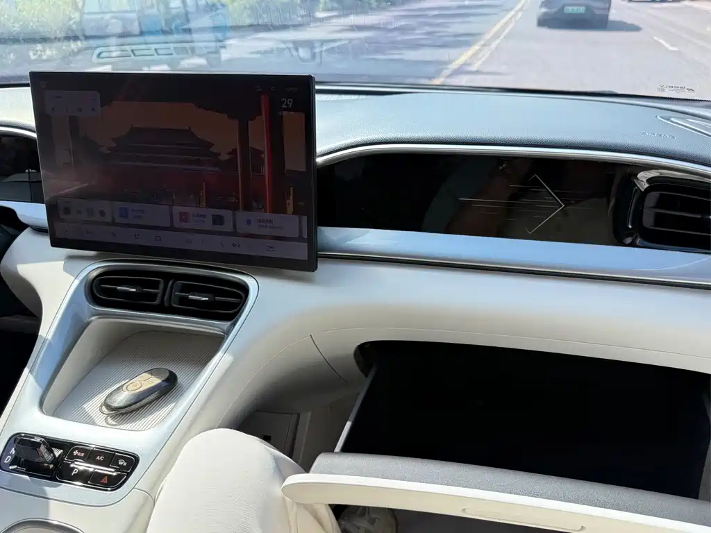 Geely Galaxy Starwish 2025 — фото 22