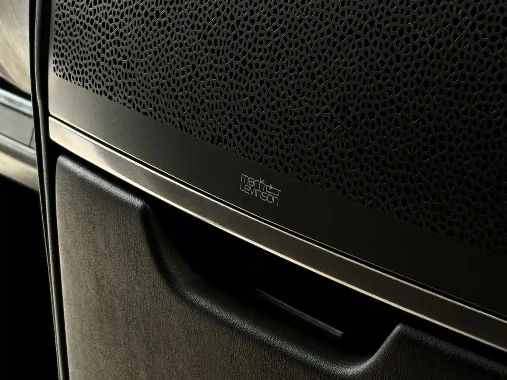 Lexus LM 2022 — фото 13