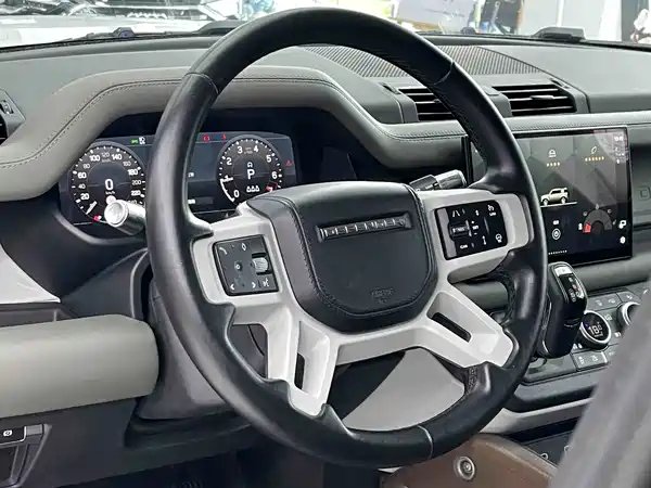 Land Rover Defender 2021