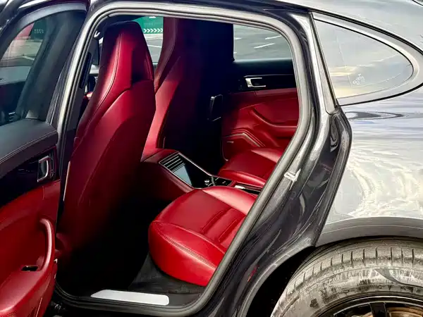 Porsche Panamera 2021