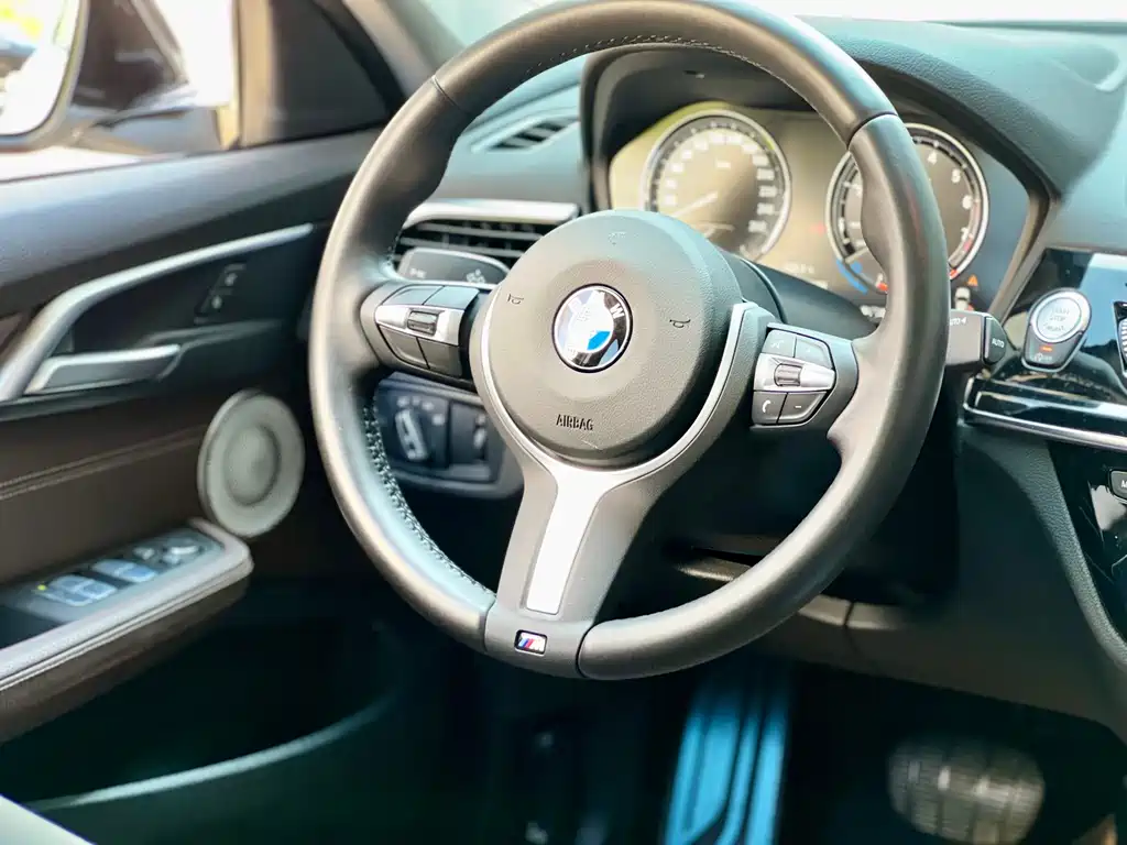 BMW 1 Series 2021 — фото 16