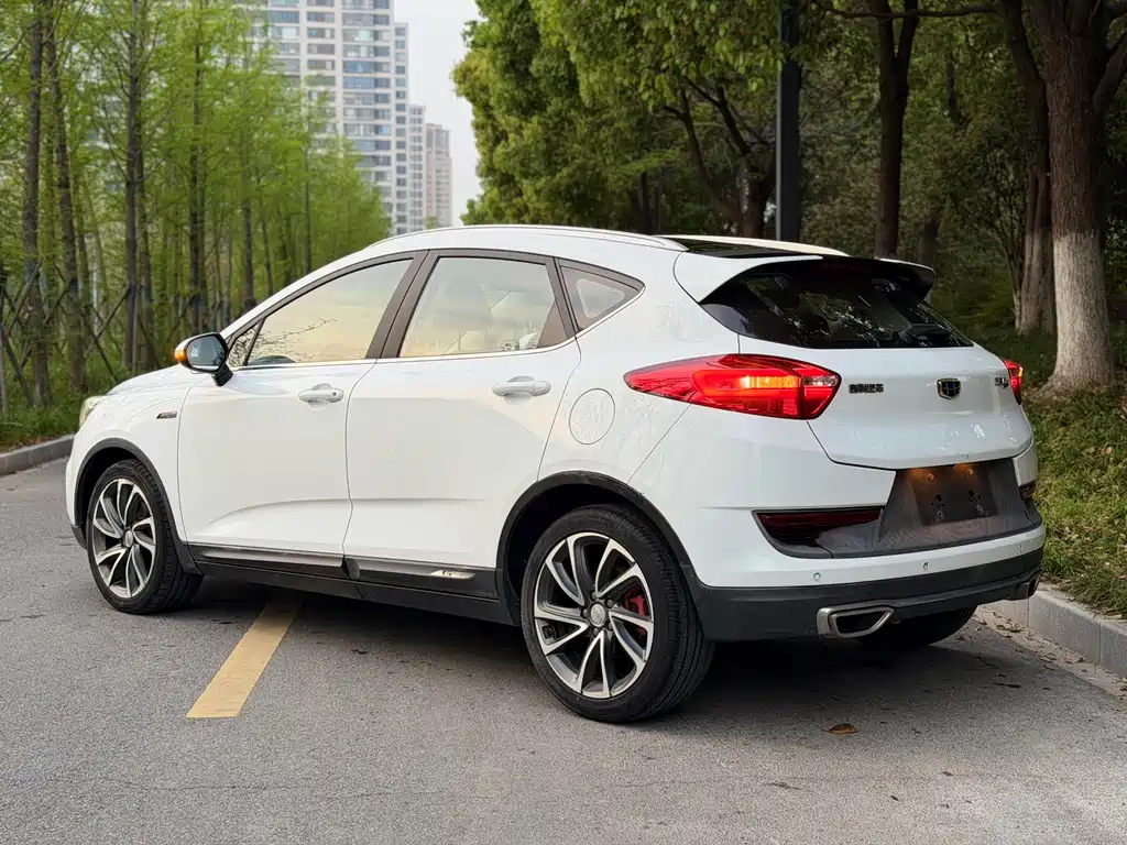 Geely Emgrand GS 2018 — фото 4
