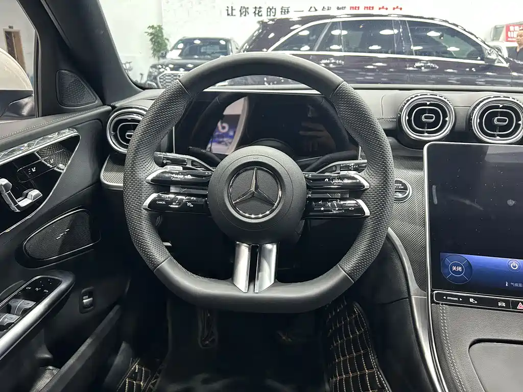 Mercedes-Benz C-Class 2024 — фото 12