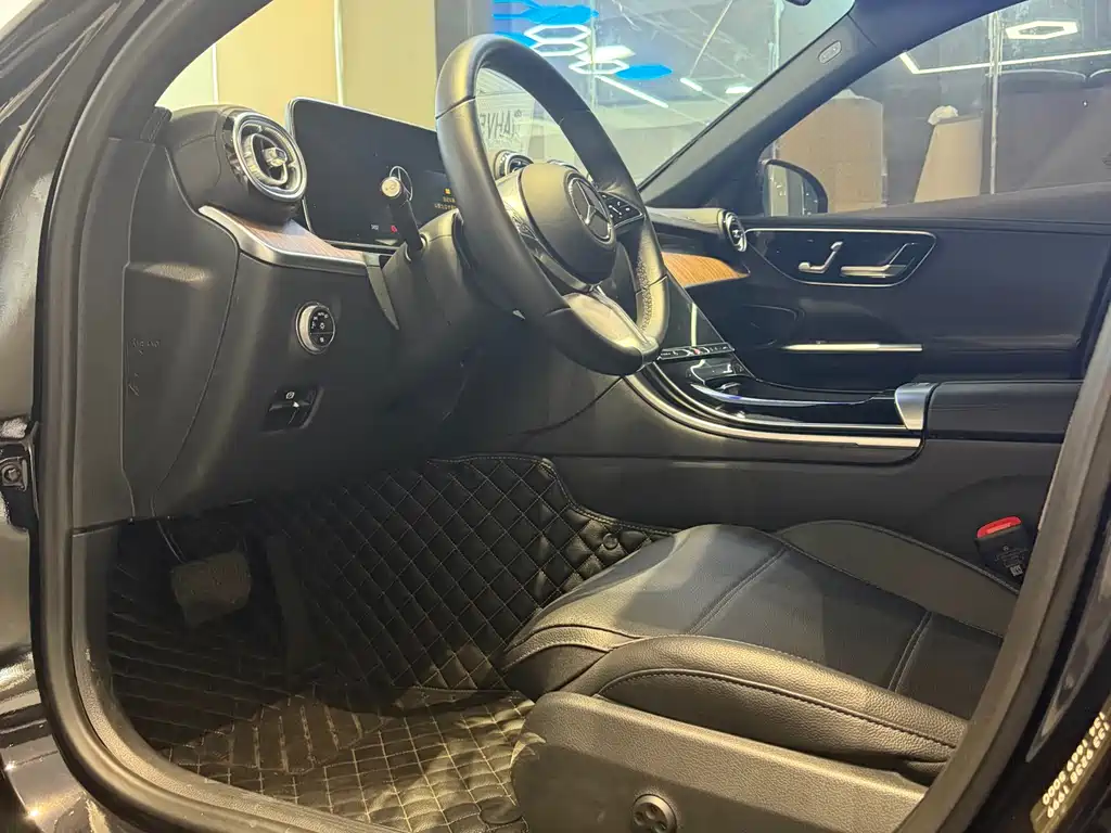 Mercedes-Benz C-Class 2024