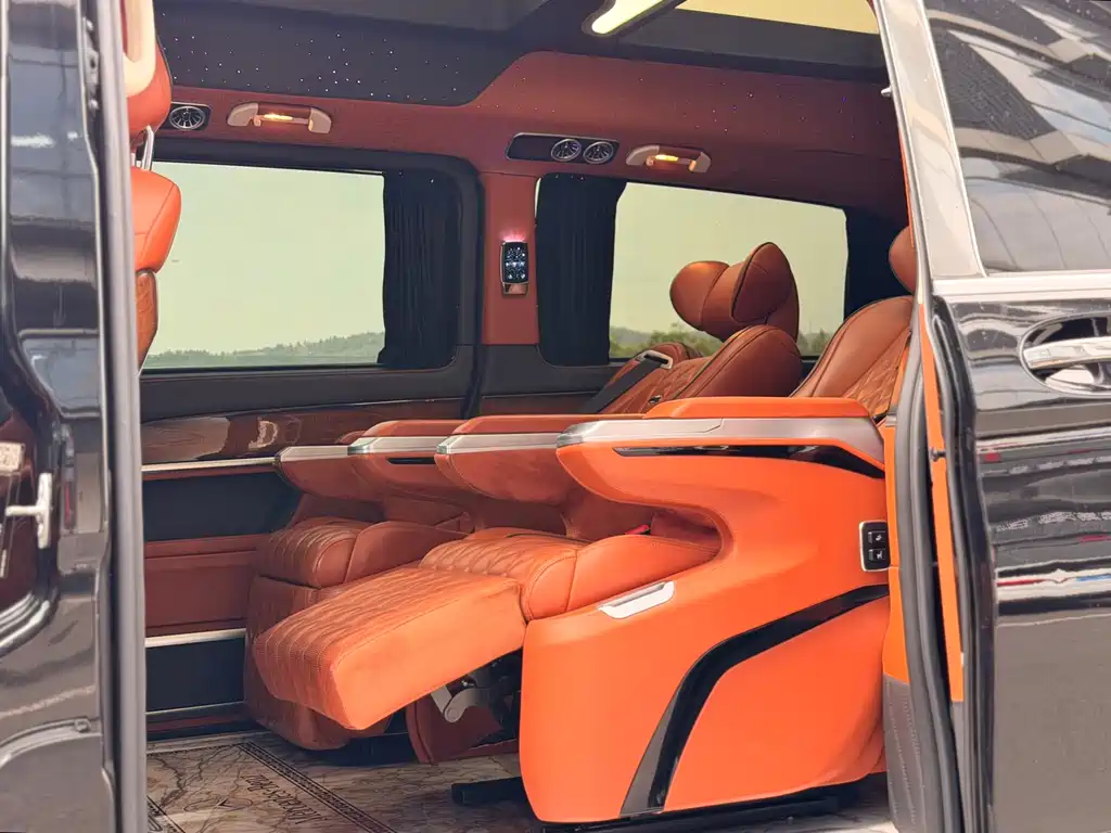 Mercedes-Benz V-Class 2023 — фото 12