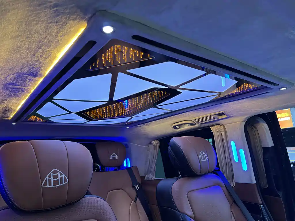 Mercedes-Benz V-Class 2018 — фото 13