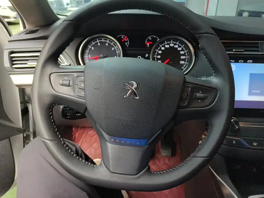 Peugeot 408 2016 — фото 15