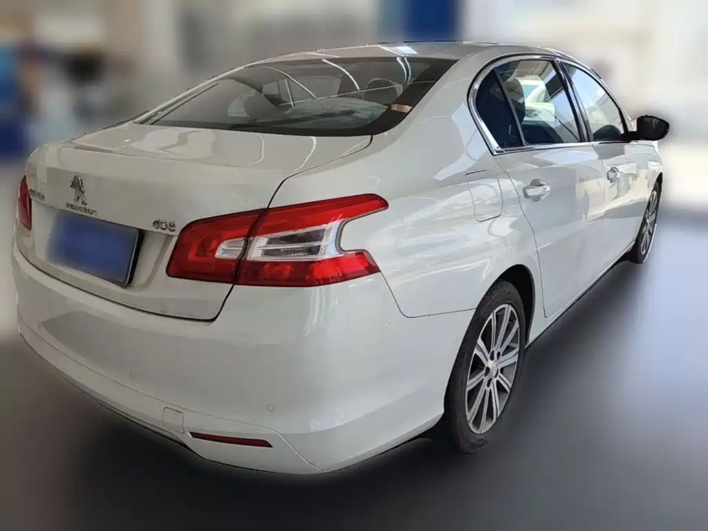 Peugeot 408 2016 — фото 10