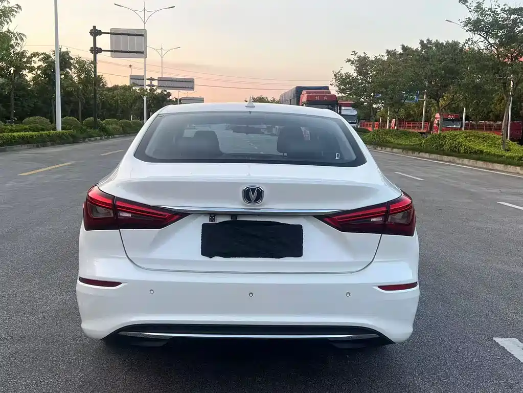 Changan Eado 2018 — фото 6