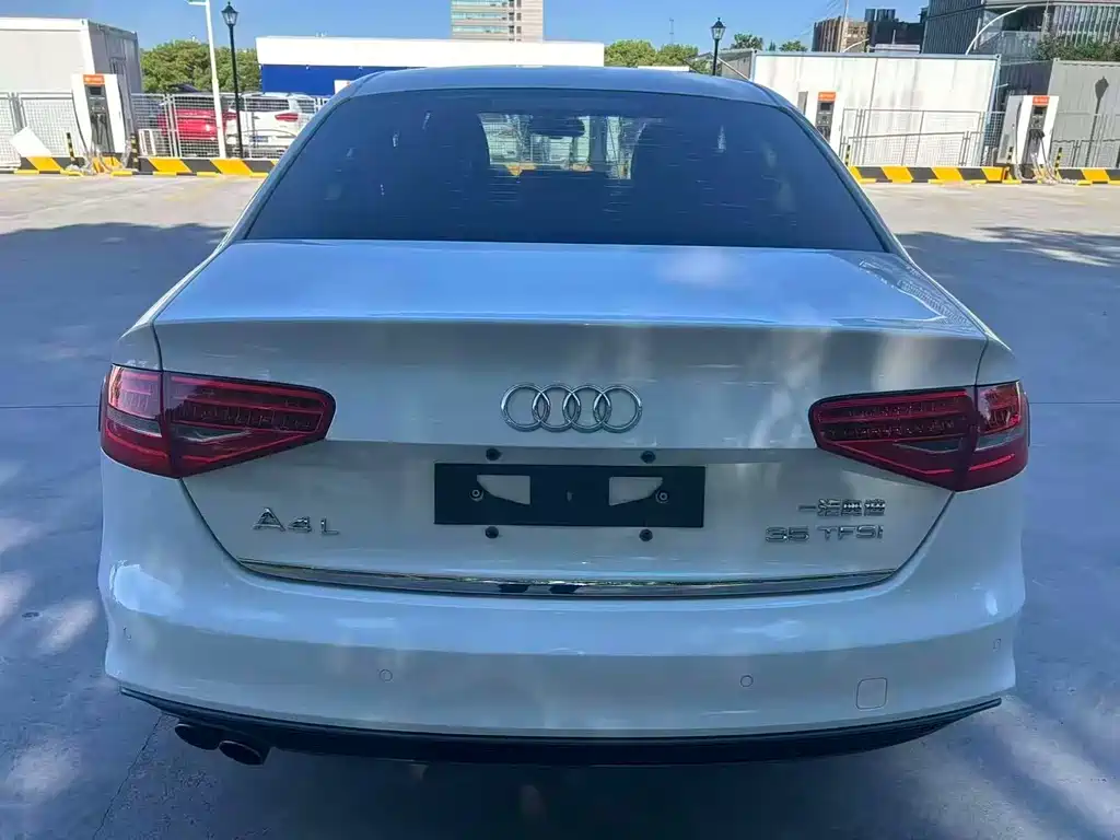 Audi A4L 2016