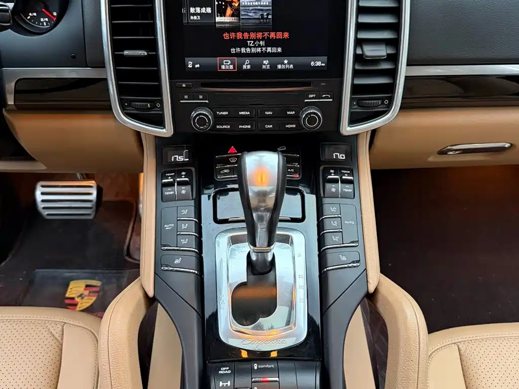 Porsche Cayenne 2016 — фото 16