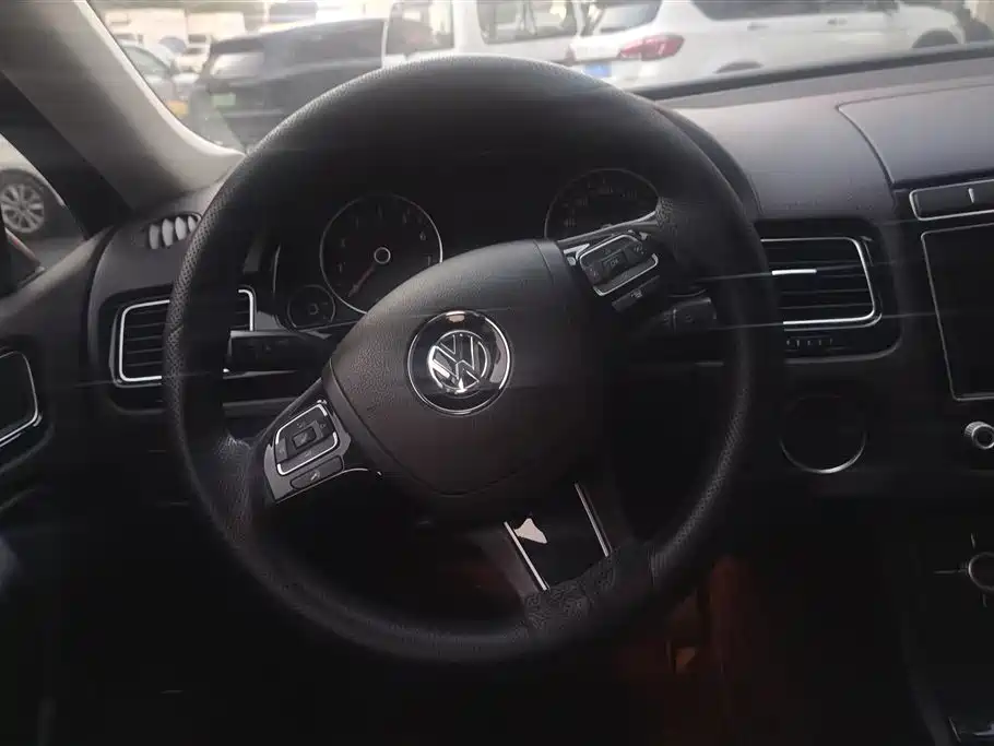 Volkswagen Touareg 2017 — фото 15