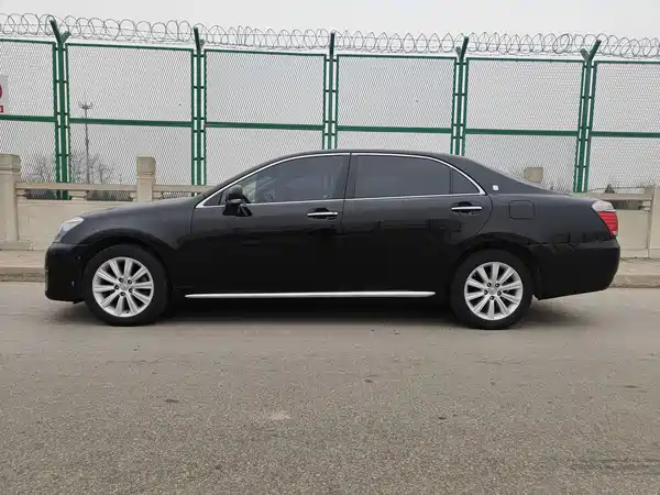 Toyota Crown 2012
