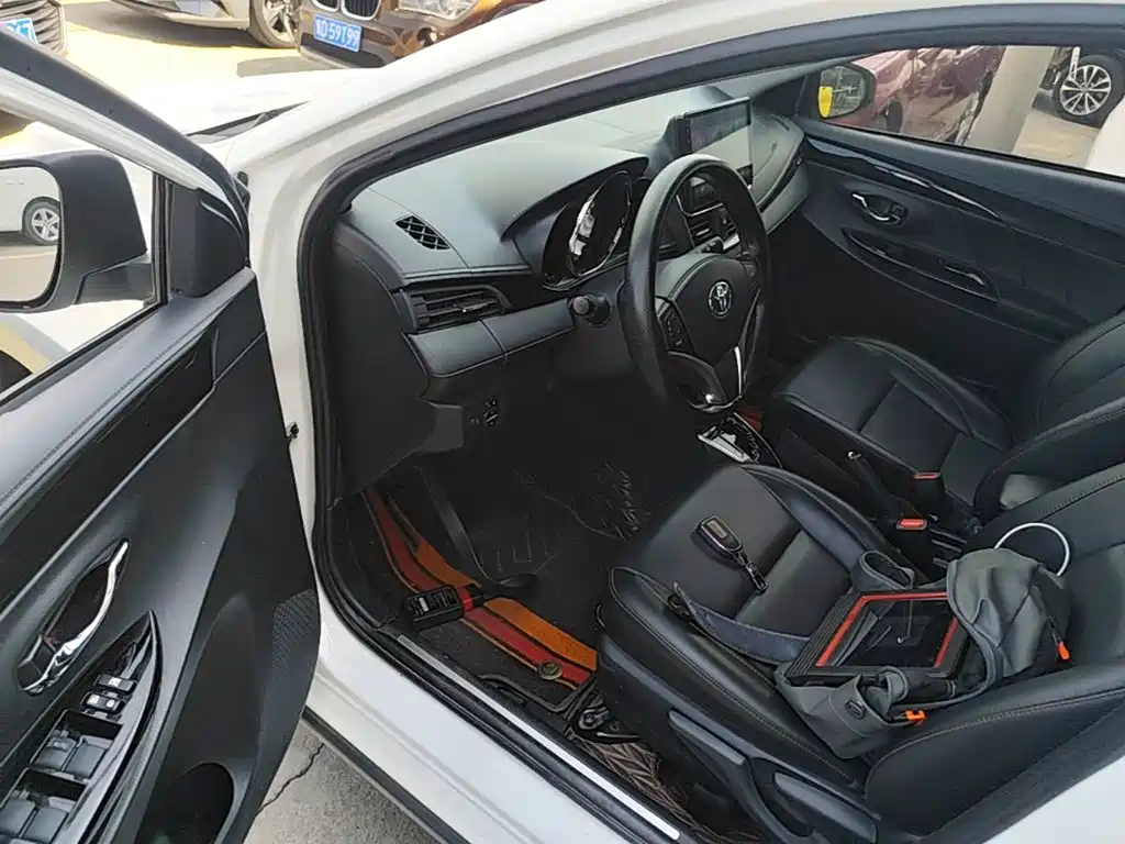Toyota Yaris L 2022 — фото 16
