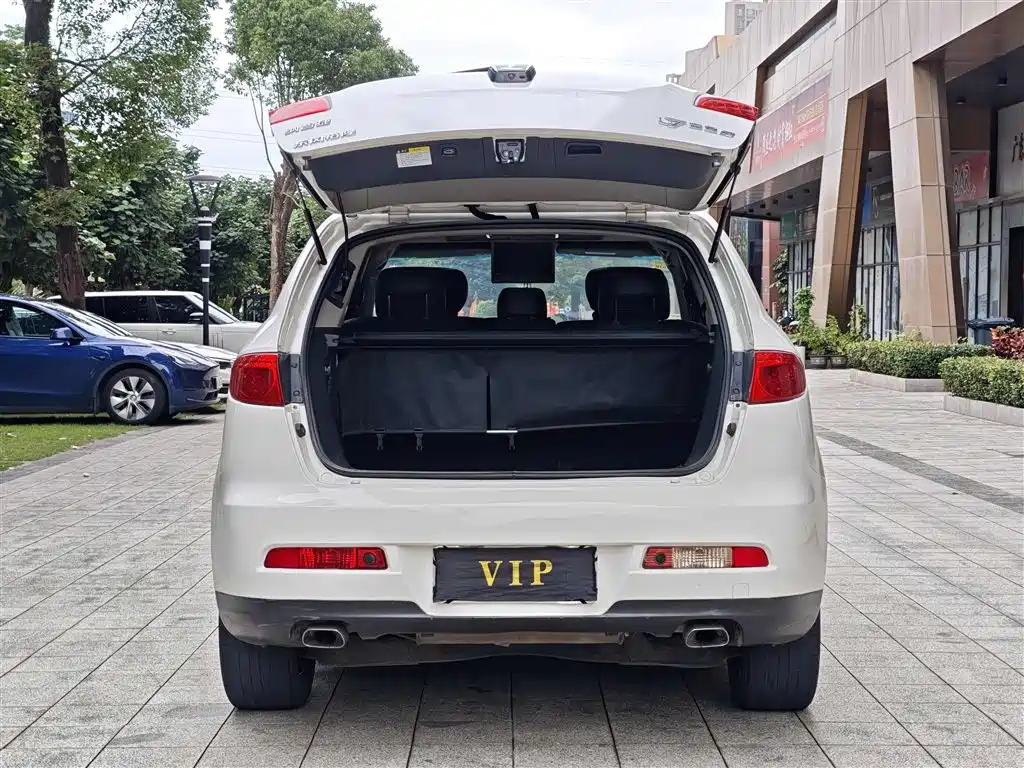 Luxgen Big 7 SUV 2012 — фото 14