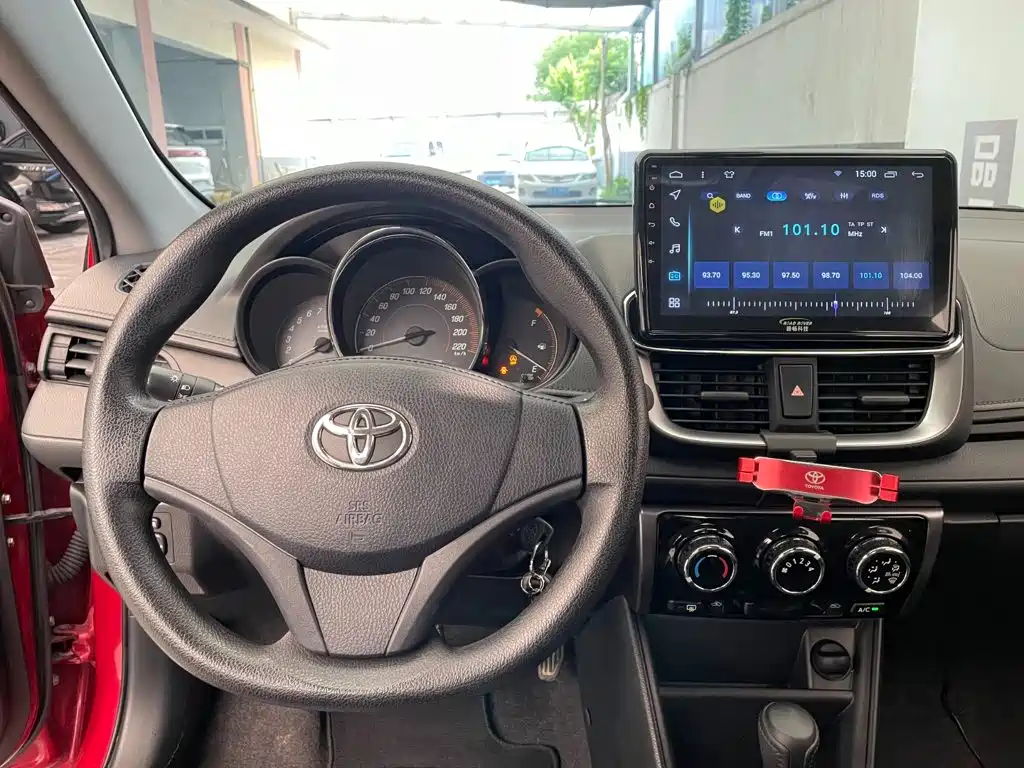 Toyota Yaris L 2020 — фото 13