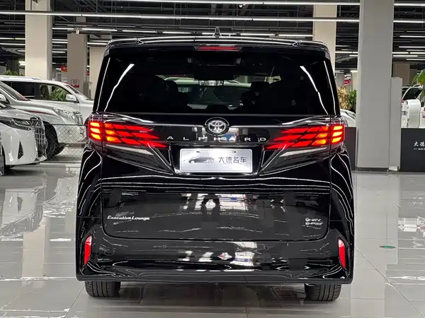 Toyota Alphard 2026